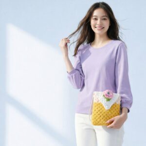 【鉤織淑女手拿包】 把經典轉個方向，熟悉又新鮮，低調卻很有辨識度，城市散步、咖啡店、日常通勤都好搭！ #鉤織包 #台灣製造 #手拿包 #輕巧優雅手拿包 #軒棋創意